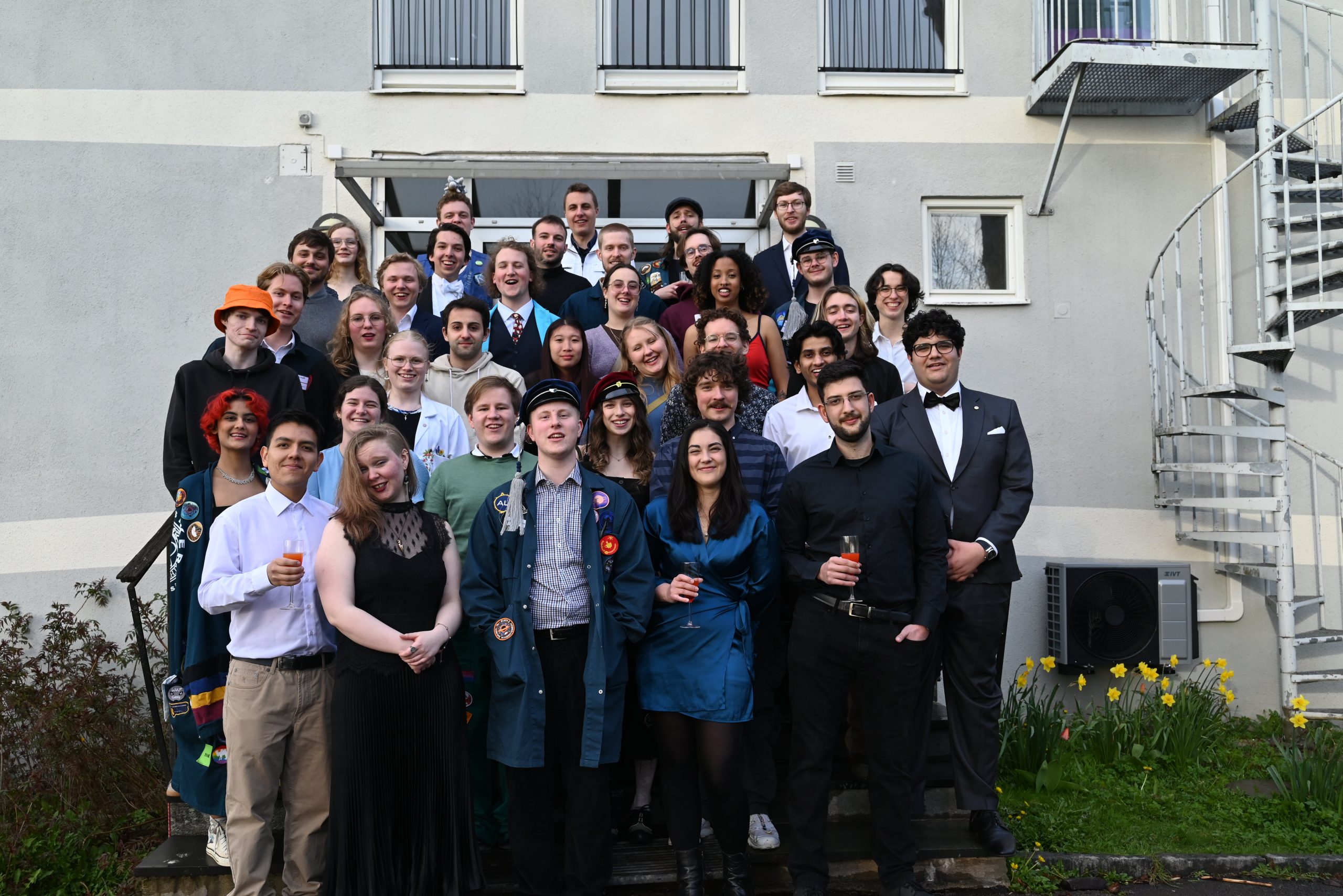 Group picture outside the sittning location.